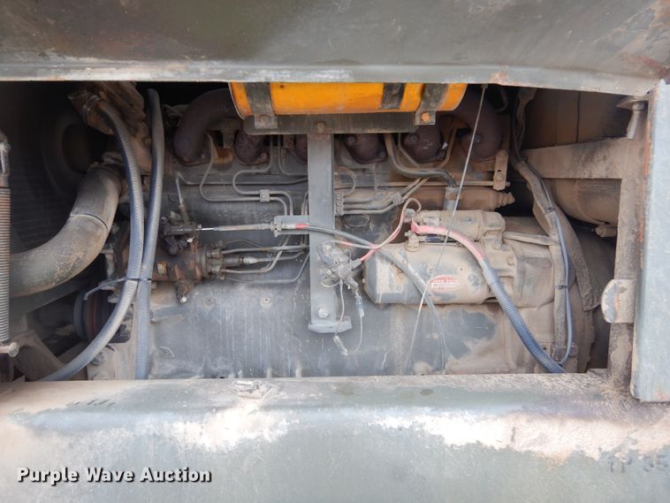 image for item MX9919 1984 John Deere 670A  motor grader