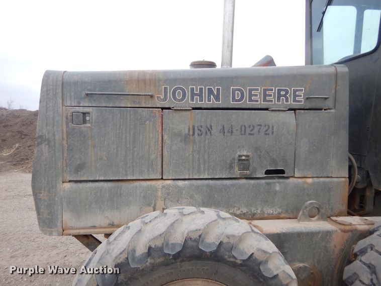 image for item MX9919 1984 John Deere 670A  motor grader