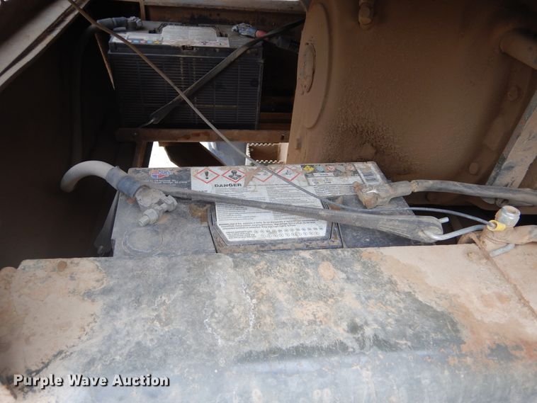 image for item MX9919 1984 John Deere 670A  motor grader