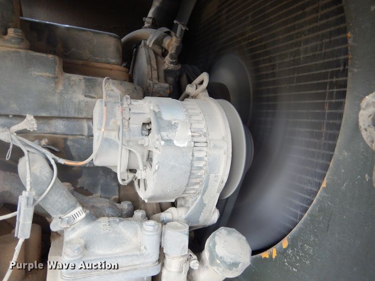 image for item MX9919 1984 John Deere 670A  motor grader