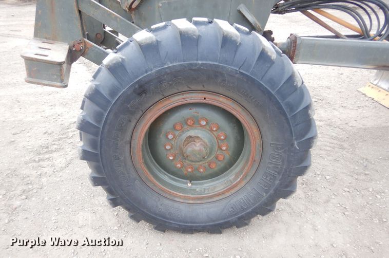 image for item MX9919 1984 John Deere 670A  motor grader