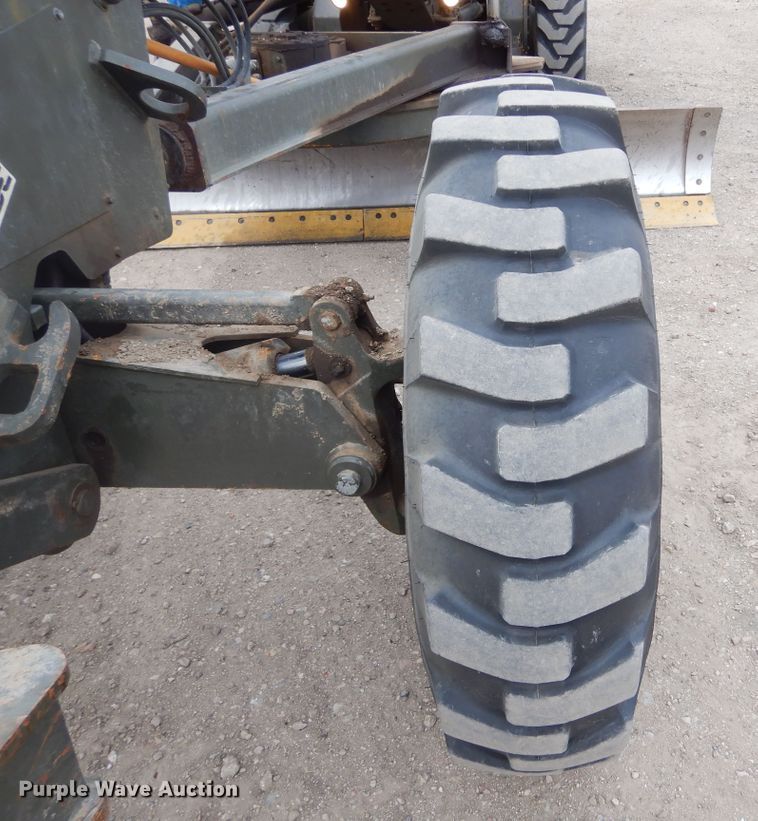 image for item MX9919 1984 John Deere 670A  motor grader