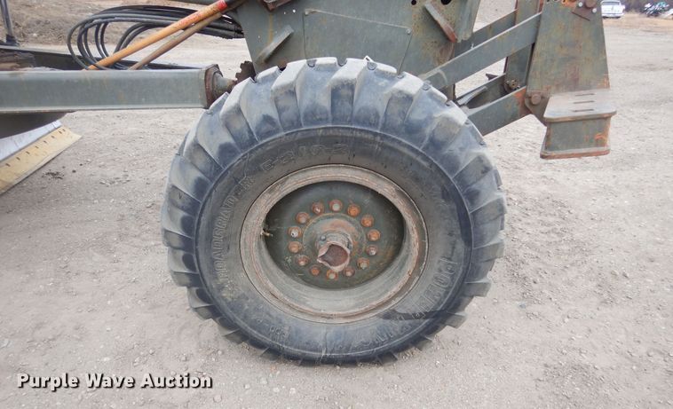 image for item MX9919 1984 John Deere 670A  motor grader