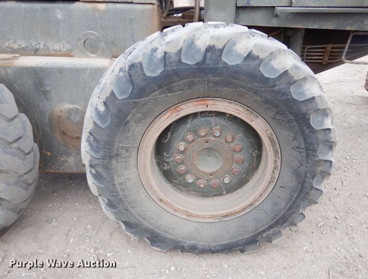 image for item MX9919 1984 John Deere 670A  motor grader