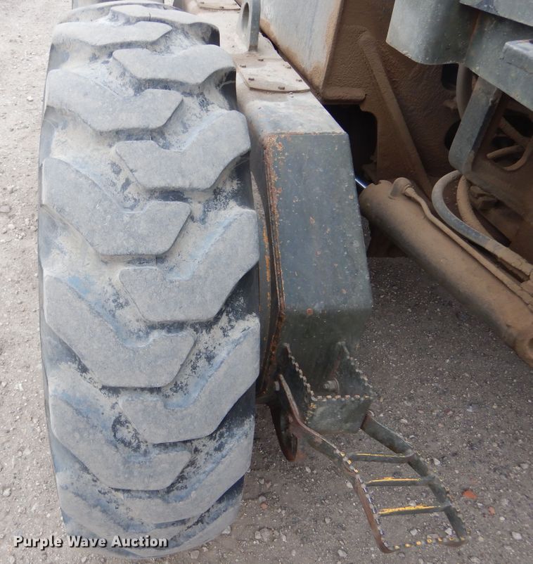 image for item MX9919 1984 John Deere 670A  motor grader