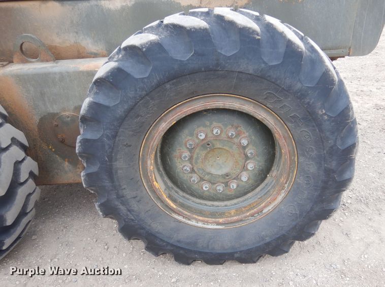 image for item MX9919 1984 John Deere 670A  motor grader