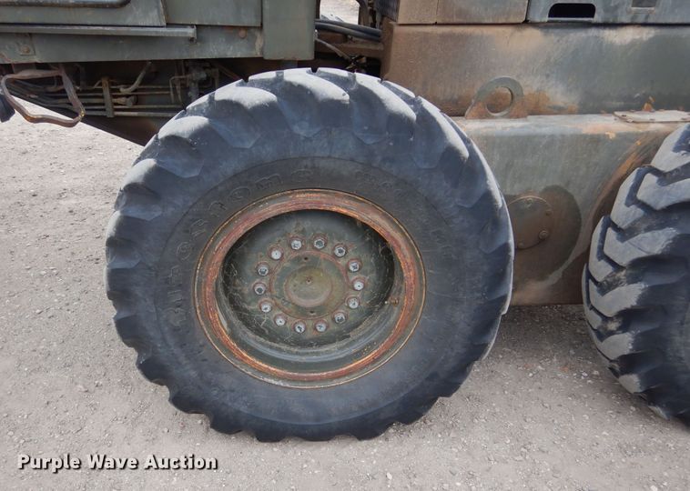 image for item MX9919 1984 John Deere 670A  motor grader