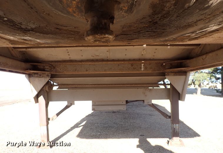 image for item DC4024 1998 Wilson DWH-400  grain trailer