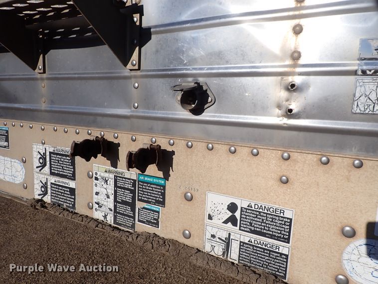 image for item DC4024 1998 Wilson DWH-400  grain trailer