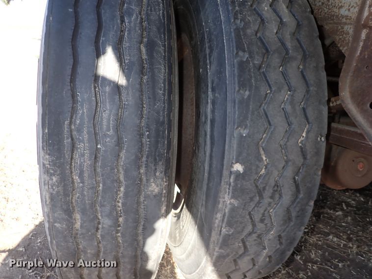 image for item DC4024 1998 Wilson DWH-400  grain trailer