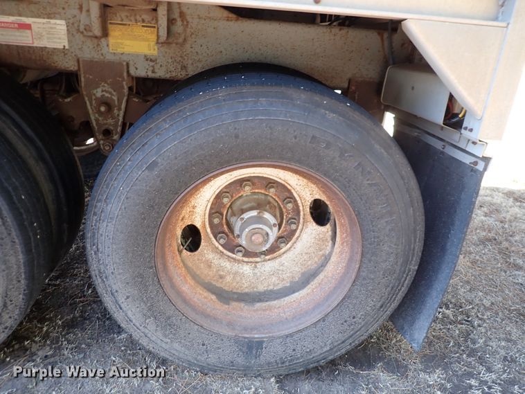 image for item DC4024 1998 Wilson DWH-400  grain trailer