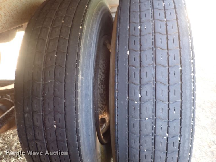 image for item DC4024 1998 Wilson DWH-400  grain trailer