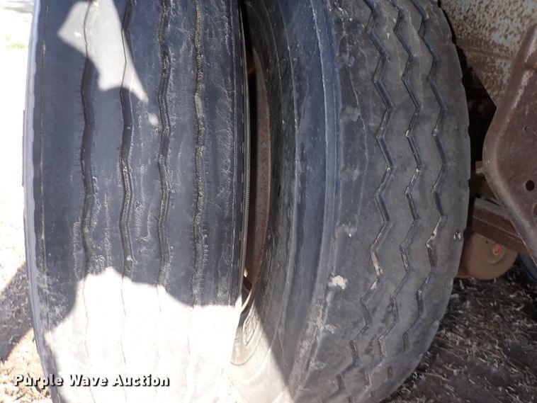 image for item DC4024 1998 Wilson DWH-400  grain trailer