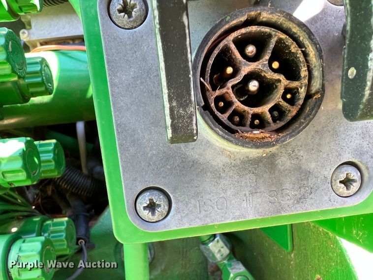 image for item DJ5062 2005 John Deere 8120  MFWD tractor