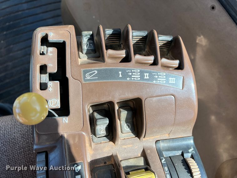 image for item DJ5062 2005 John Deere 8120  MFWD tractor