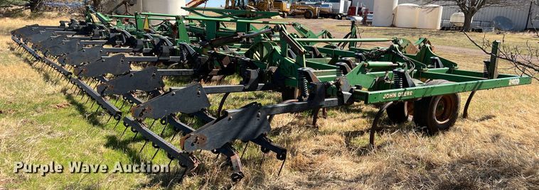 image for item DJ5067 2001 John Deere 2400  chisel