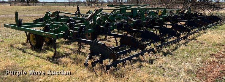 image for item DJ5067 2001 John Deere 2400  chisel