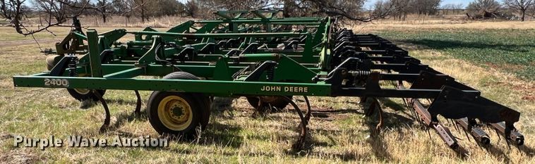 image for item DJ5067 2001 John Deere 2400  chisel