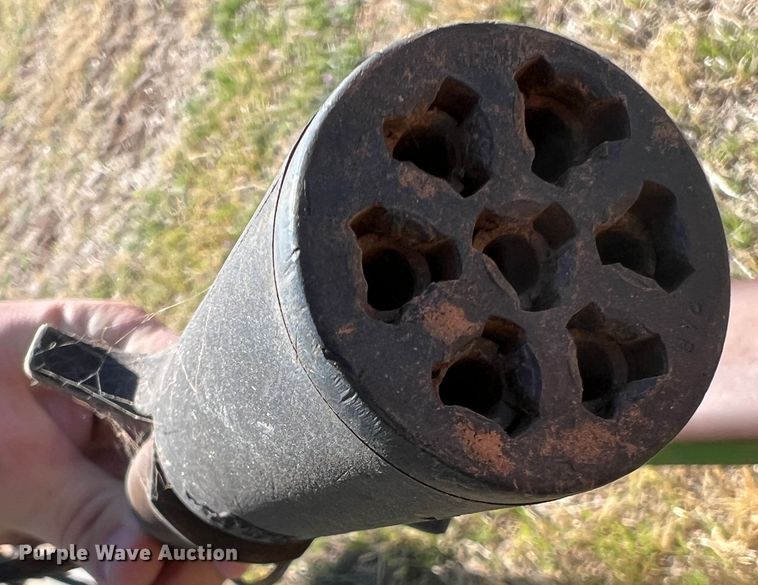 image for item DJ5067 2001 John Deere 2400  chisel