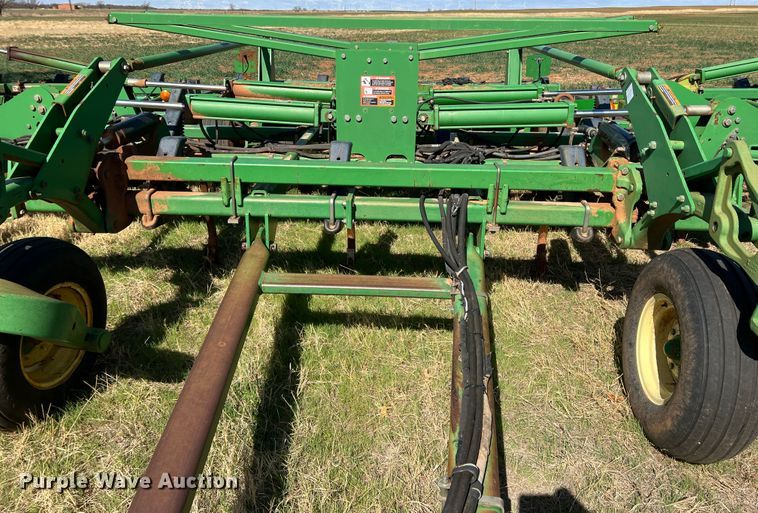 image for item DJ5067 2001 John Deere 2400  chisel