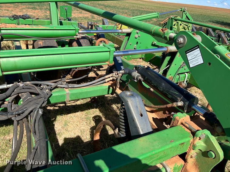 image for item DJ5067 2001 John Deere 2400  chisel