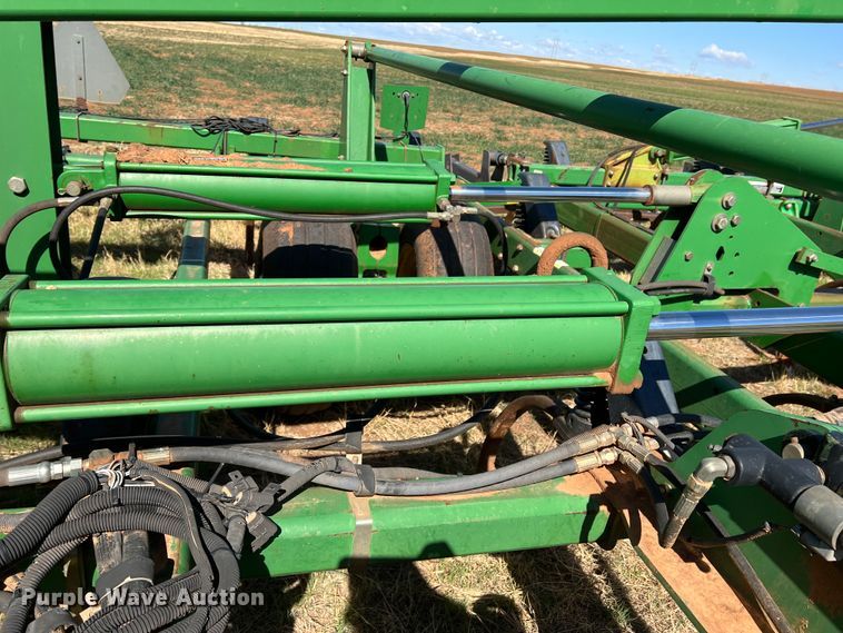 image for item DJ5067 2001 John Deere 2400  chisel