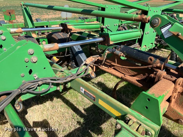 image for item DJ5067 2001 John Deere 2400  chisel