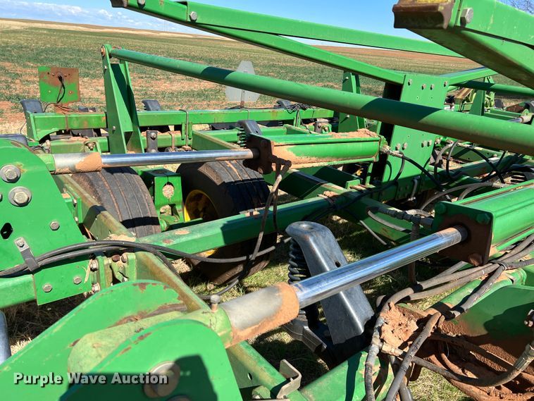 image for item DJ5067 2001 John Deere 2400  chisel