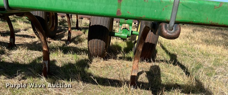 image for item DJ5067 2001 John Deere 2400  chisel