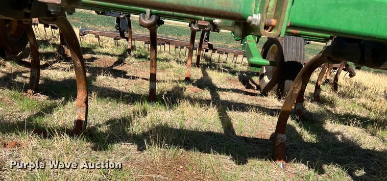 image for item DJ5067 2001 John Deere 2400  chisel