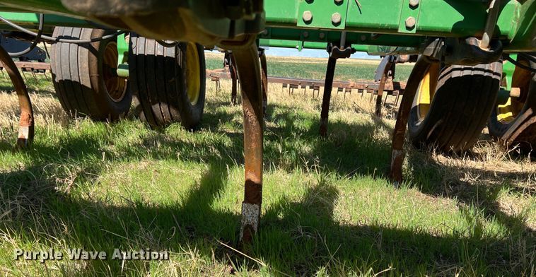 image for item DJ5067 2001 John Deere 2400  chisel