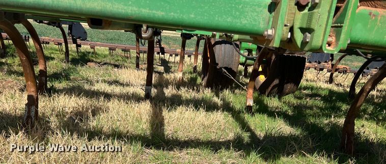 image for item DJ5067 2001 John Deere 2400  chisel