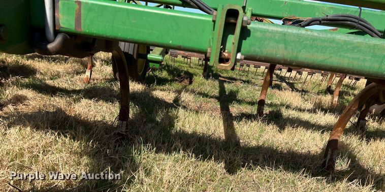 image for item DJ5067 2001 John Deere 2400  chisel