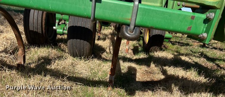 image for item DJ5067 2001 John Deere 2400  chisel