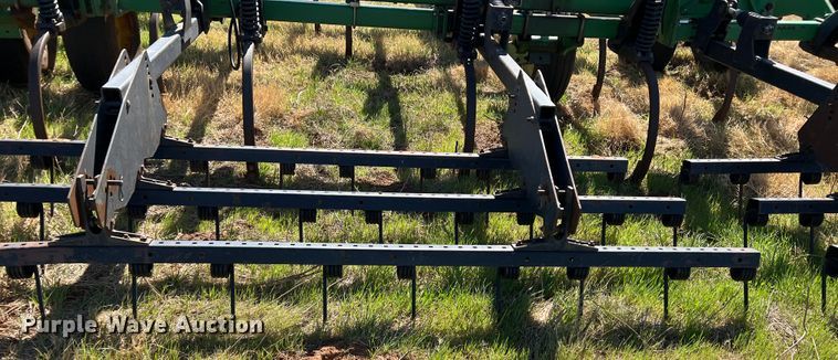 image for item DJ5067 2001 John Deere 2400  chisel