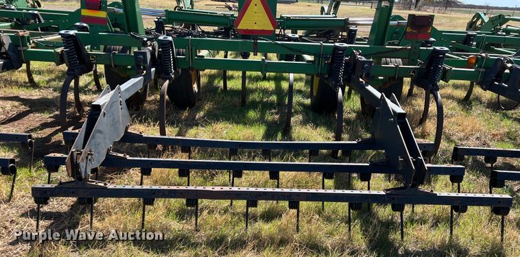 image for item DJ5067 2001 John Deere 2400  chisel