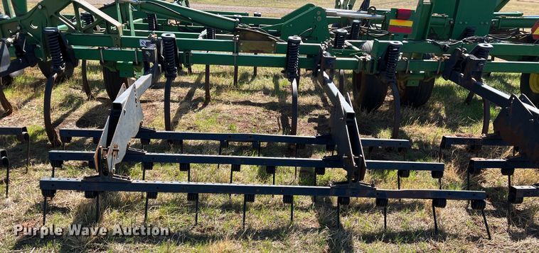 image for item DJ5067 2001 John Deere 2400  chisel