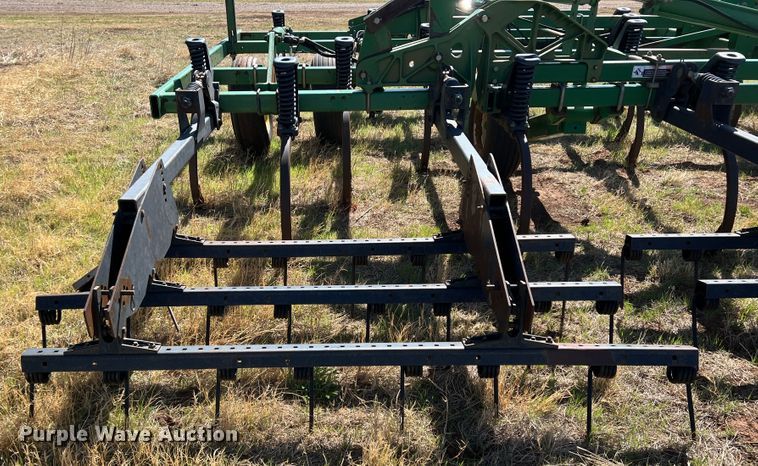 image for item DJ5067 2001 John Deere 2400  chisel