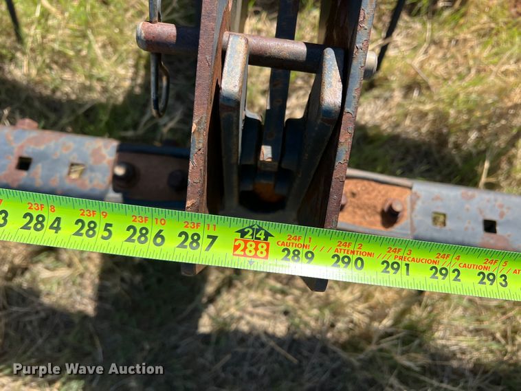 image for item DJ5067 2001 John Deere 2400  chisel