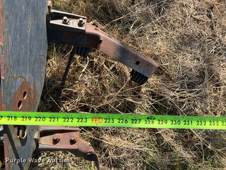 image for item DJ5067 2001 John Deere 2400  chisel