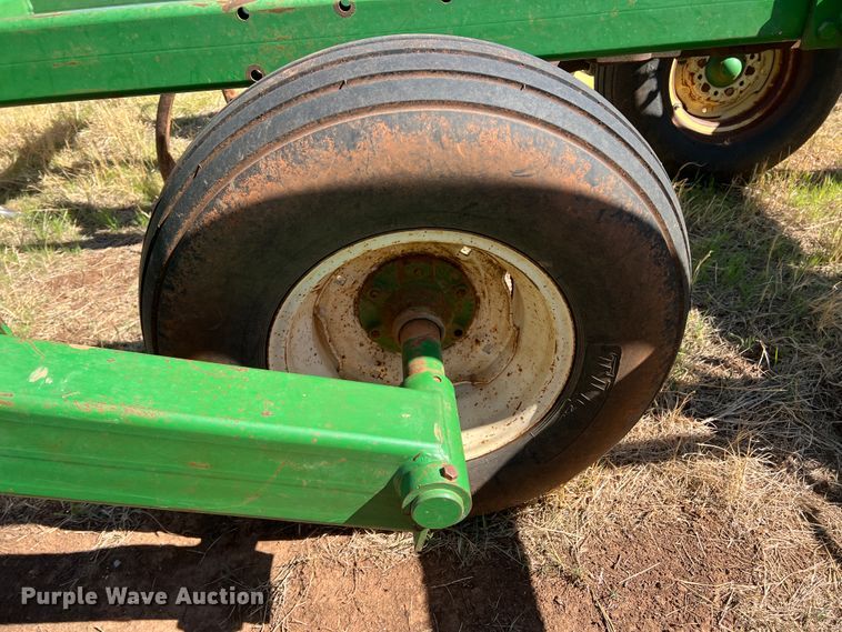 image for item DJ5067 2001 John Deere 2400  chisel