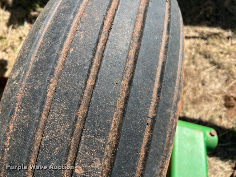 image for item DJ5067 2001 John Deere 2400  chisel