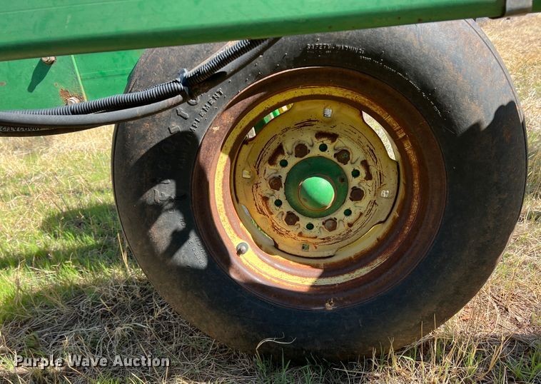 image for item DJ5067 2001 John Deere 2400  chisel