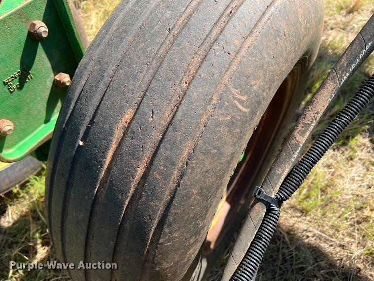 image for item DJ5067 2001 John Deere 2400  chisel