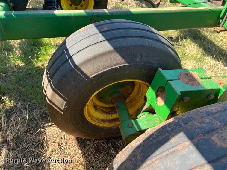 image for item DJ5067 2001 John Deere 2400  chisel