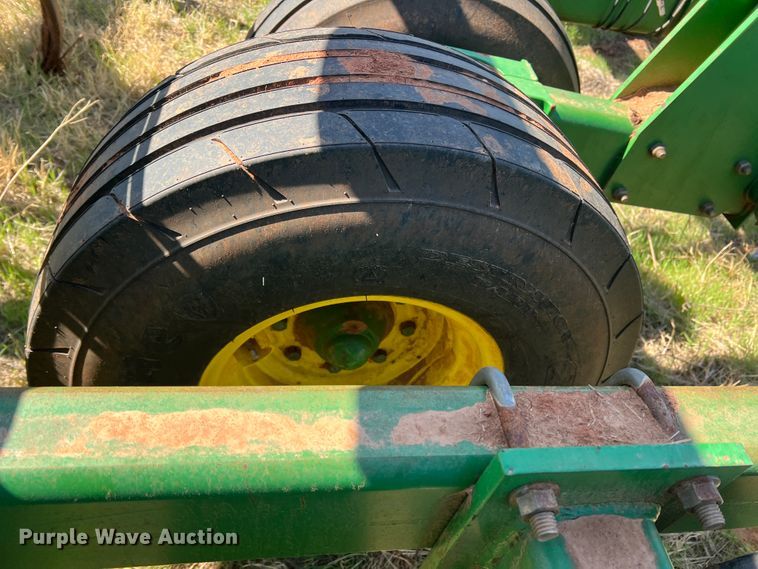 image for item DJ5067 2001 John Deere 2400  chisel