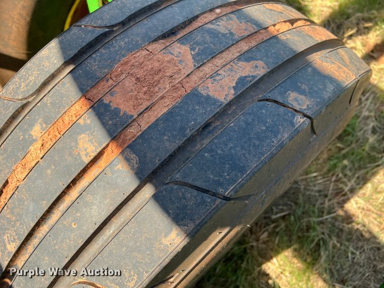 image for item DJ5067 2001 John Deere 2400  chisel