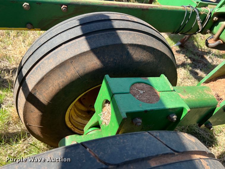 image for item DJ5067 2001 John Deere 2400  chisel