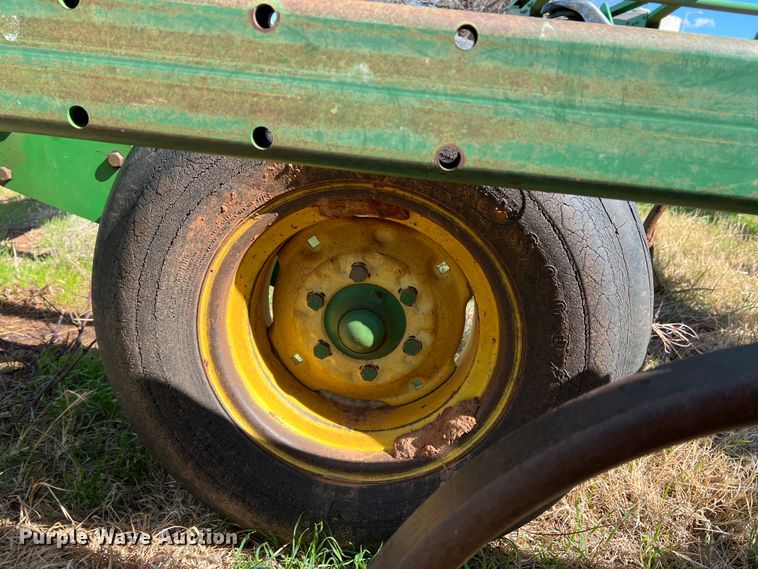 image for item DJ5067 2001 John Deere 2400  chisel