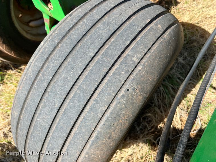 image for item DJ5067 2001 John Deere 2400  chisel